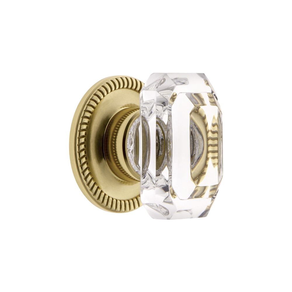 Grandeur CKBNEWBCC40 Grandeur Baguette Clear Crystal 1-9/16" Cabinet Knob with Newport Rosette in Polished Brass