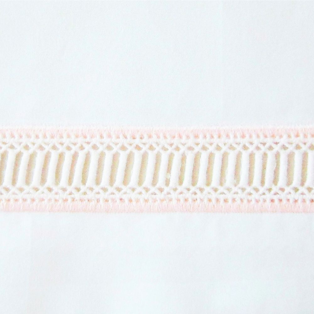 Home Treasures Linen EMDORPRL1CDRUPK Doric Cal King Bed Skirt - White / Pink