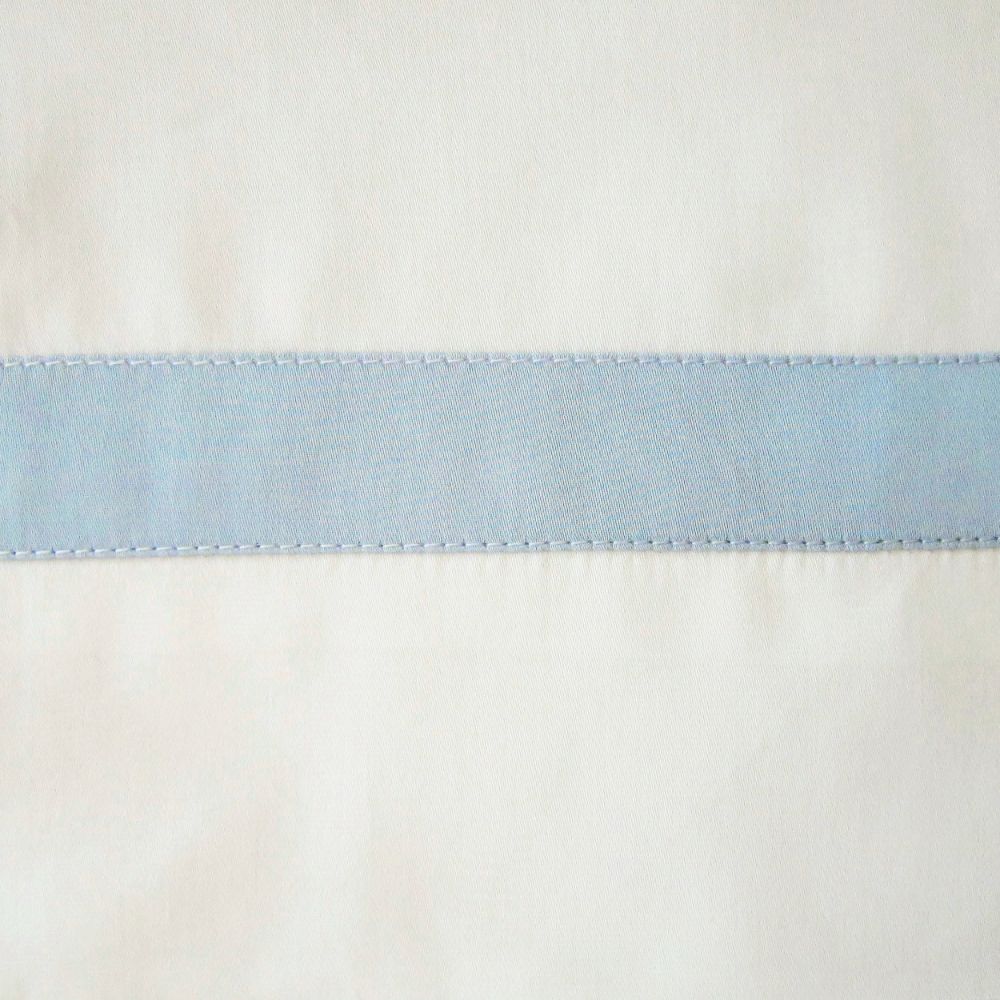 Home Treasures Linen EMFIN1CDRUIVSI Fino Cal King Bed Skirt - Ivory / Sion Blue