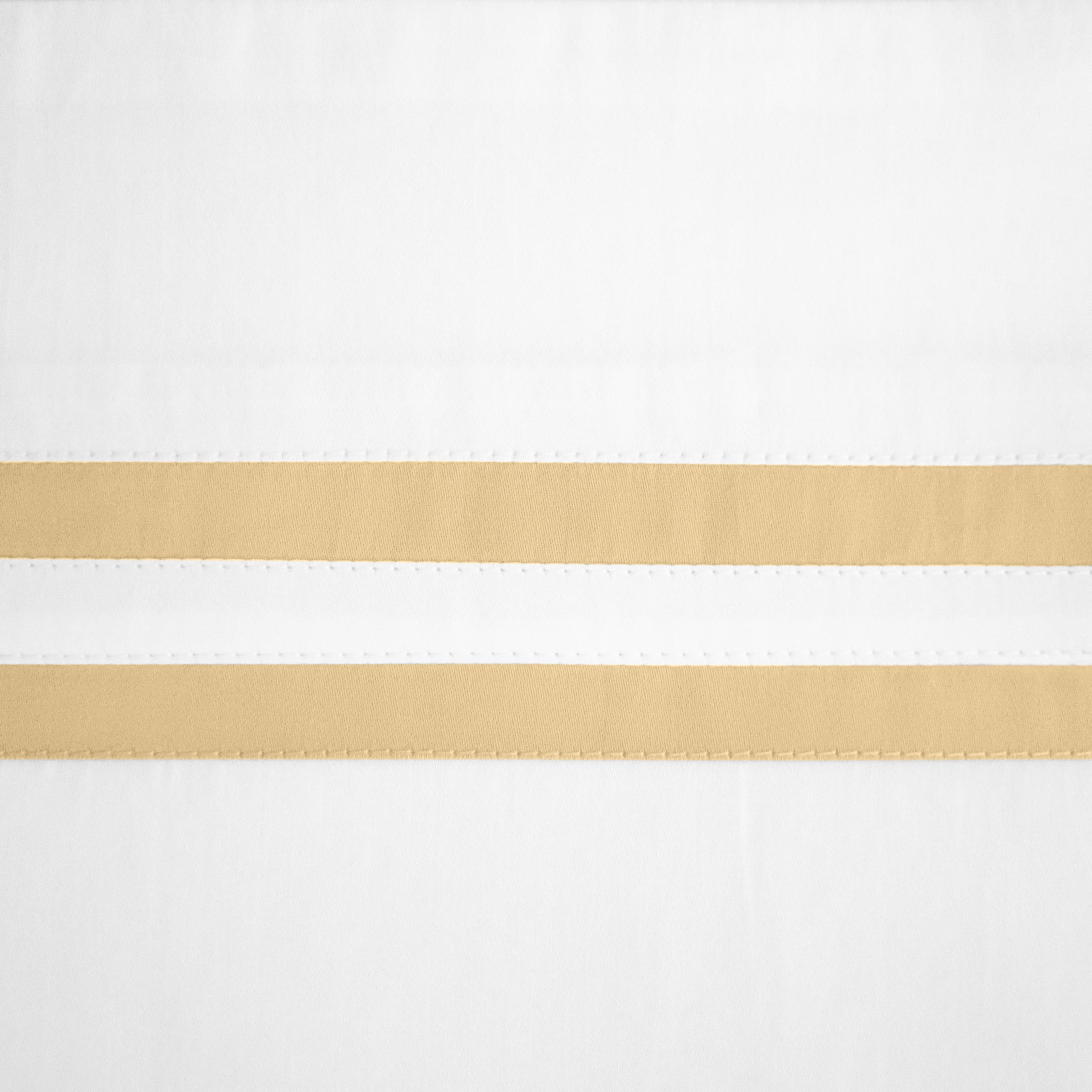 Home Treasures Linen EMRIB1CDRUWHGO Ribbons Cal King Bed Skirt - White / Gold