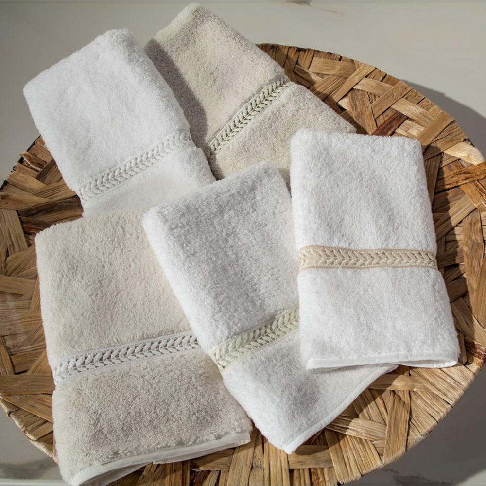 Home Treasures Linen EMWRE8IZMHANIVIV Wreath Hand Towel (set Of 2) - Ivory Izmir / Ivory Lace